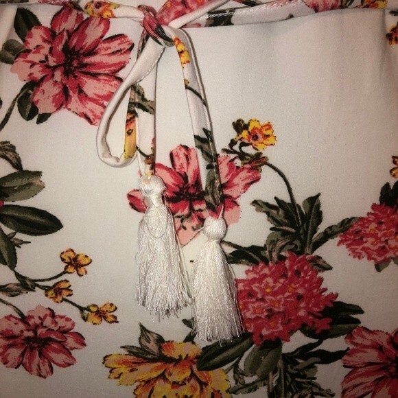 Bobbie Brooks Sz S Crochet Back Ivory Floral Dress NEW NWT - Picture 4 of 5